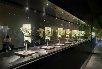 都江堰+三星堆一日游【含门票大咖精讲·赠盖碗茶·三环内接送】【[赠送正宗四川盖碗茶]品都江堰景区内茶舍盖碗茶，放慢游玩脚步，有山有水有茶，感受巴蜀文化！】