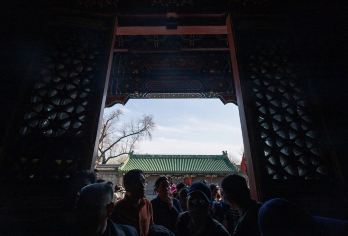 恭王府半日游◆可选私人团订制◆导游精讲◆无自费◆安心出游【配备无线耳麦：告别人群的嘈杂声，讲解更清晰稳定，每日消毒。】