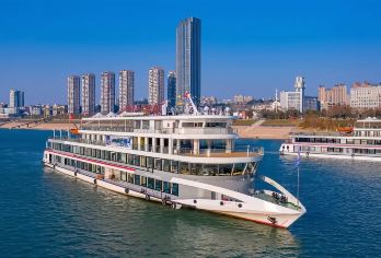 宜昌两坝一峡一日游 赏三峡 探秘两大水利枢纽含门票 + 导览【[缤纷景点]乘交运两坝一峡游船，沿途赏西陵峡美景，过葛洲坝船闸，体验游船升降!感受大国重器的雄伟壮观】