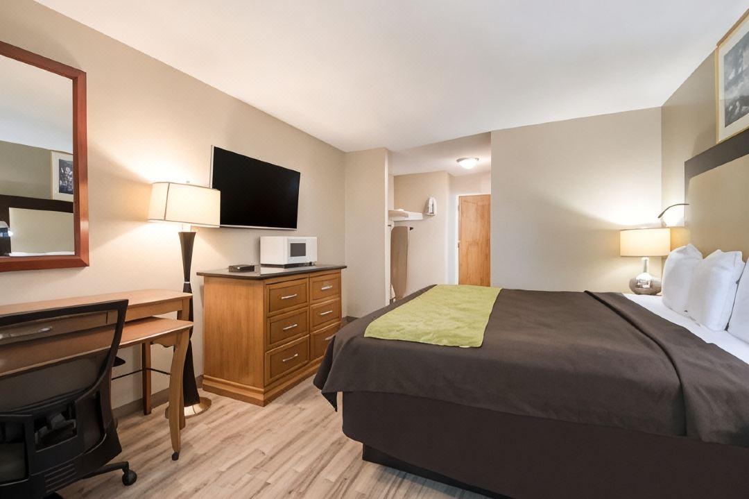 Rodeway Inn & Suites Hwy 217 & 26 W