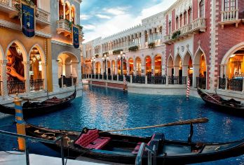 大连星海广场东方水城+帆船基地一日游五千多条好评服务十万游客【安心出游：24小时携程官方咨询客服百万奔驰凌特商务车伴您出行，快艇出海激情四射，订制专车，任您选择！】