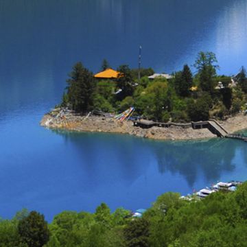 西藏林芝巴松措湖心岛措宗寺结巴村+卡定沟全含价舒适精品一日游