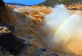延安陕西黄河壶口瀑布+延川黄河乾坤湾景区一日游【延安往返】【此产品为包车产品，五座车最多坐1到4人拍一份；以此类推。包含车辆和司机相关的所有费用，景区费用自理。】