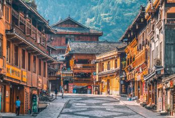 贵州西江千户苗寨一日游【包车游&1单1团1车&上门接送】【[贴心服务]正规车辆，舒适干净，老司机保驾护航，推荐当地美食美景，旅行路上不踩坑。】