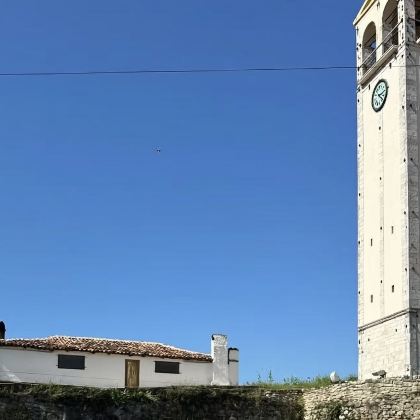 爱尔巴桑包车一日游：古堡+钟楼+教堂+青年公园+冒险村