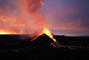 利特利赫鲁图尔火山喷发地+蓝湖一日游【雷市往返丨英文导游】【徒步前往最近形成的熔岩场，前往利特利-赫鲁图尔火山喷发地点】