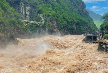 白水台+虎跳峡包车一日游【纯玩包车游 无购物】