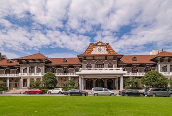 私家小团·思南路city walk/私家团/文史大咖2.5H【[私家小团]1单1团，告别“打卡式”观光，私家小团确保讲解的专注度与互动性】