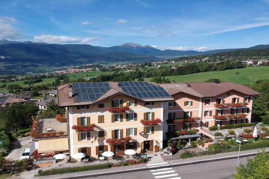 Ruffre-Mendola酒店住宿-斯特拉阿尔皮康体和度假酒店