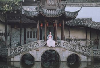 杭州胡雪岩故居+胡庆余堂中药博物馆半日游（含门票+导游讲解）【参观清末巨商胡雪岩的故居，欣赏豪宅内的高阁回廊、亭台水榭；】