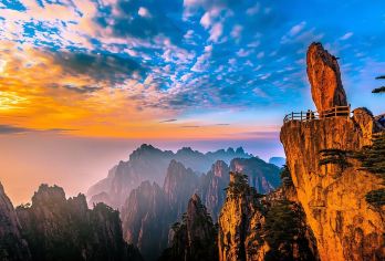 安徽黄山风景区+住山顶酒店看晚霞日落@【黄山奇松迎客+光明顶+世界文化与自然双重遗产+欣赏美黄山+征服云海之巅+黄山往返）】