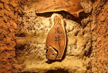 坎儿井+火焰山温度计打卡+万佛宫+麻扎村+库木塔格沙漠一日游【[多重玩法]多种团形，上门接减少等待时间，热门景点，体验火焰山美食。】