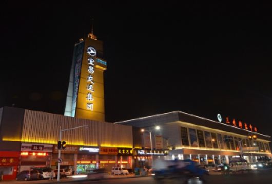 交运长江夜游游船夜游【宜昌交运豪华游船 船过葛洲坝 】【船过葛洲坝、，欣赏宜昌长江两岸夜景】