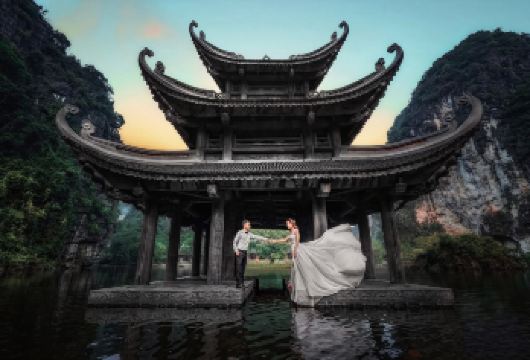 越南宁平省宁平陆龙湾一日游【拜顶寺+长安河流线】【世界文遗产线： 长安河流-美国好莱坞金刚电影取景地 + 拜顶寺 越南有名古老寺庙】