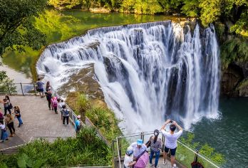 九份老街+十分老街+十分瀑布一日游【台北出发｜保证出团】【两个场次任您挑选，上午出发，感受白天的风情万种；下午出发，一览夜晚的九份老街。】