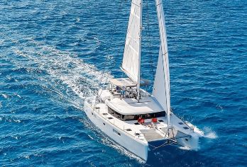 【深圳纯玩一日游】含广式午餐丨金色海岸游艇+地王观光+大梅沙【[经典纯玩]中英街证件费+70分钟金色海岸游艇费用+地王观光登顶费用】