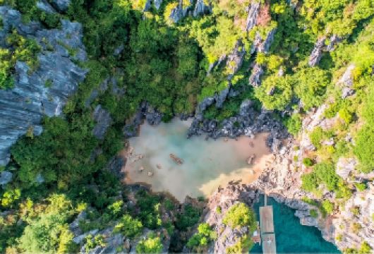 伊洛伊洛吉甘特斯岛共享日游【包团游览伊洛伊洛卡莱斯的Isla de群岛，在岛屿间跳跃时尽情享受阳光、沙滩与海水。 这次逃离之旅非常适合喜爱海滩和海岛的游客，既能享受轻松惬意的时光，又能大快朵颐海鲜盛宴。 乘坐观光跳岛游船，畅游伊斯拉德吉甘特斯群岛及周边小岛。】