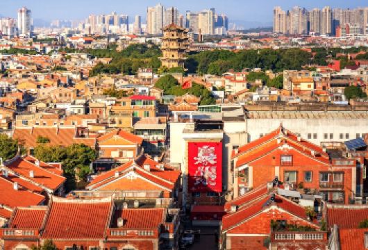 泉州古城+开元寺+洛阳桥+蟳埔村+西街一日游赠簪花可选8人团【[服务品质保障]8人/18人/50人精品团,,，感受小而美;24小时旅行管家服务，服务进行到底!】