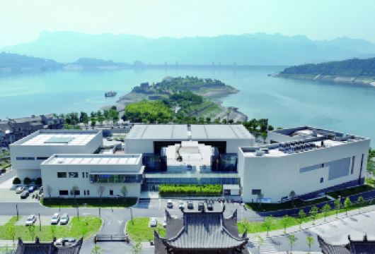 【2-8人小包团】两坝一峡游船+水下博物馆+G348公路一日【1、体验船过葛洲坝船闸水涨船高，感受网红热门景点水下博物馆，G348三峡旅游公路沿路打卡。】