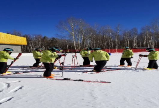 长白山红松王滑雪场+长白山魔界漂流一日游【精致小包团】【专车出游为您保驾护航，根据需求可选安全舒适】