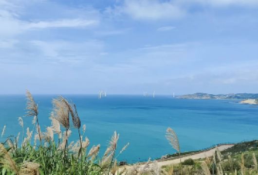 平潭岛一日暴走！68海里国门+北港村文艺范，包车解锁小众玩法【[精华海景]双灯塔追光探秘，青澳湾踏浪戏水，尽享纯净海景】