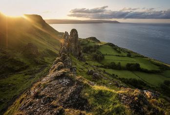 巨人之路+黑暗树篱+贝尔法斯特一日游【都柏林往返/英文导游】【探索“权力的游戏”黑暗树篱，穿越安特里姆大峡谷】