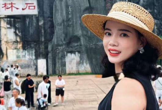 石林风景区+九乡一日游【精选导游+溶洞探险+含中餐】【[多套餐可选]性价比常规团&15人内小团，总有一款适合您！告别人多喧嚣的嘈杂】