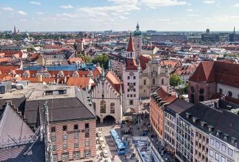 慕尼黑特蕾西娅草坪+宝马博物馆+安联球场+老绘画陈列馆一日游【探索中世纪「旧欧洲」的中心，了解为什么慕尼黑也被称为世界啤酒之都】