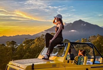 巴厘岛：巴杜尔火山吉普车日出摄影之旅（拼团）【吉普车冒险之旅：巴杜尔火山，观赏壮丽的日出！探索百年形成的黑色熔岩，拍摄唯美旅游大片！】