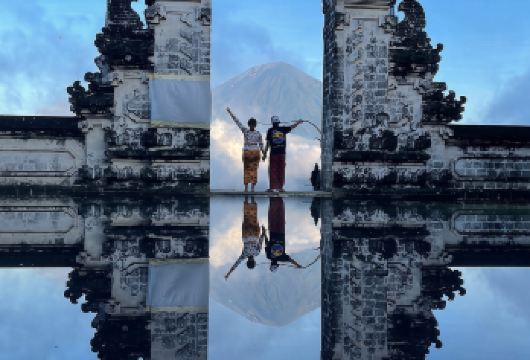 巴厘岛私人包车服务（英语司机）【巴厘岛私人包车，友好的英语司机。便捷舒适的交通，为您打造个性化的巴厘岛之旅。轻松探索巴厘岛的文化景点，感受当地风情。】