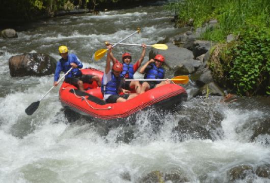 巴厘岛 Telaga Waja 河漂流【前往特拉加瓦贾河体验激流漂流，驱散巴厘岛的酷暑 欣赏周边茂密的雨林、壮丽的瀑布和令人叹为观止的峡谷 此活动提供保险，适合7至65岁的任何人】