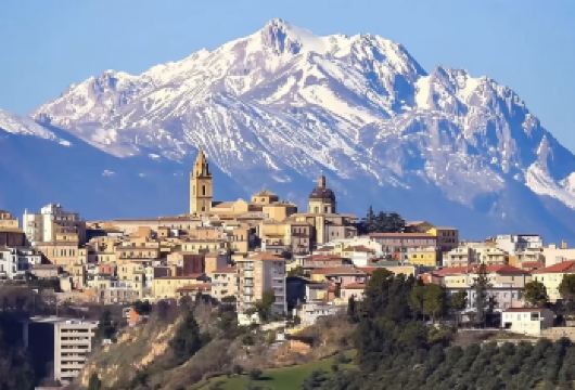 经典环线99喷泉+圣伯纳迪诺教堂+西班牙城堡+公园+大萨索山【无需为交通烦恼，舒适专车全程接送，行程灵活自由，随心掌控游览节奏，沉浸式感受意大利风情。】