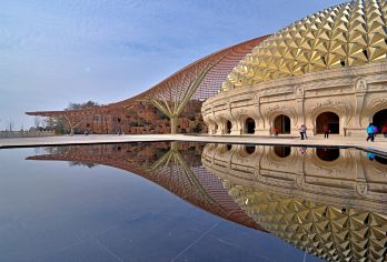 商务车丨英文导游丨总统府+牛首山+夫子庙+瞻园1日【[精选景点]南京网红牛首山深度漫游，总统府寻金陵故事！】