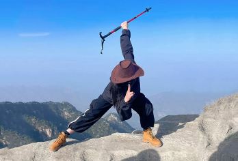 泰山一日游【入园快通+泰安-景区往返私享包车+中级导游讲解】【[专属通道入园]官方高端车型，独立包车，泰安市区接送，无需换乘，专属入口直达中天门，品质出游。】