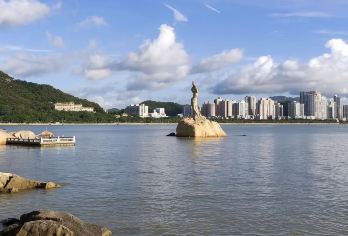 山海城三重奏：景山瞰海+渔女祈福+日月贝光影精美珠海一日游【[爱情地标联游]邮局寄情+圆明新园穿越+庞都广场欧风】