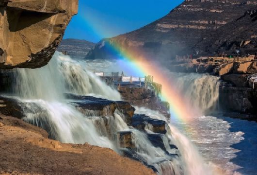 延安壶口瀑布+南泥湾+黄土高坡观景台+北京知青旧居  包车游【出发时间也可以晚一些，具体根据您的要求，线路之内景区不限游玩时间】