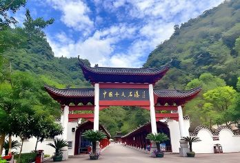 宜昌三峡大瀑布半日游【上午班|下午班|纯玩体验穿瀑之旅】【零距离“穿”瀑，感受集体湿身的快乐和刺激】