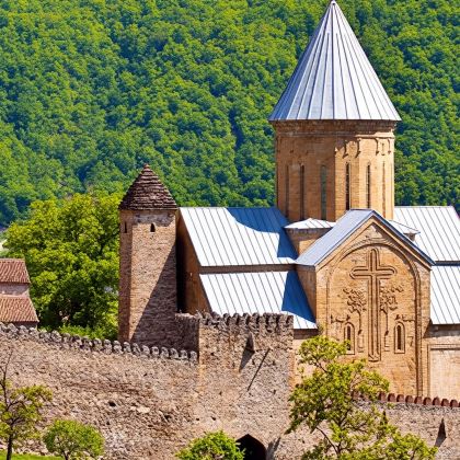 卡兹别克小镇：Zhinvali水库+阿娜努日要塞+圣三一教堂