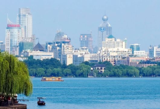 杭州西湖一日游纯玩上门接【雷峰塔+西湖游船+飞来峰+灵隐寺】【全程纯玩，不进购物店，包含西湖经典景点，近距离身临西湖画卷中。】