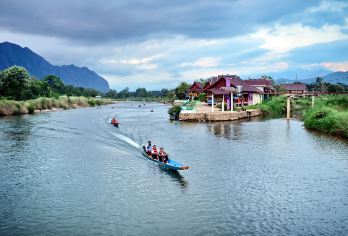 老挝万荣：钟乳石+高山滑索+蓝山湖+漂流。亲近自然风光【中文客服/中文司机】