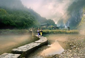 中国贵州天下苗城·苗王城+铜仁大峡谷一日游【小包私家随心游】【无需早起上午下午皆有发班，可以睡到自然醒，从容参团，让你的旅行随心所欲】