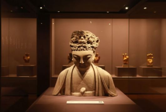 宝顶山石刻+北山石刻+大足石刻博物馆一日游【纯玩丨亲子游】【[深度体验]大足石刻3分看7分听，专线专职导游，佩戴耳麦深度讲解！】