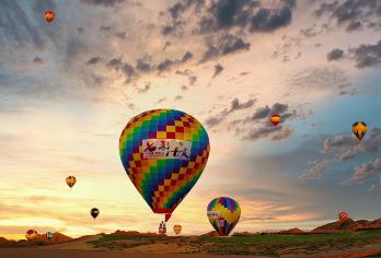 张掖七彩丹霞旅游景区+平山湖大峡谷一日游【2-8人小车团，不催促，想怎么玩随您。 全票套餐，再无任何现付费用，包含门票、区间车、往返车费。】
