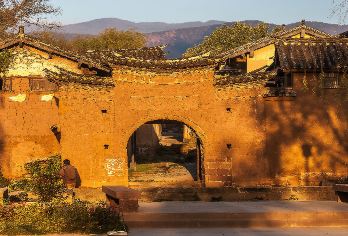 云南大理沙溪古镇一日游【精选纯玩独立小团+上门接送】【[品质优选]优质服务，专注小团出行，避免人多拥挤，专业司导，可针对团建定制餐饮、活动服务等】