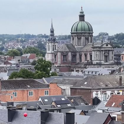 包车畅游那慕尔：那慕尔城堡+钟楼+罗普斯博物馆+教堂+市集