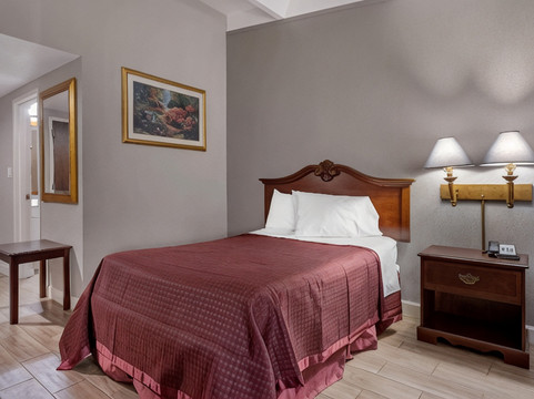 Minneola酒店住宿-子午线套房酒店