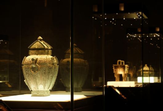 洛阳博物馆 2H专业导游深度讲解 /包含耳麦/可选拼团或包团【[专业讲解]深度剖析讲解，传递对文物的热爱，追溯洛阳作为古都的历史脉络，解读文物承载的朝代记忆。】