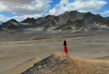 敦煌至格尔木赠送航拍大柴旦翡翠湖+黑独山2-6人小团【一日游高品质精选路线，深度体验纯玩团】