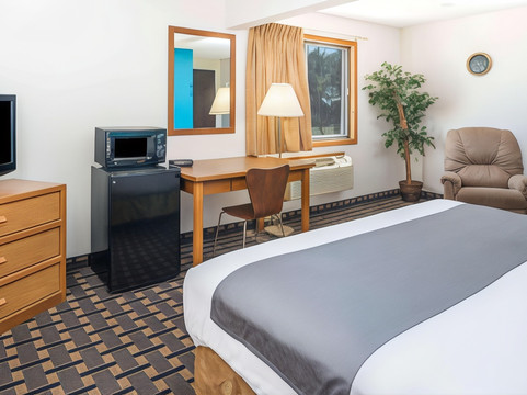 西沃德酒店住宿-Super 8 by Wyndham Lincoln West