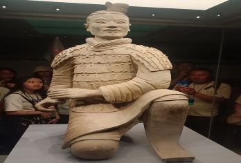 西安兵马俑往返直通车5-9座小车【含兵马俑门票+人工讲解】【[讲解全面]全面讲解兵马俑1/2/3号坑，有讲解才能看得懂这个奇迹。】